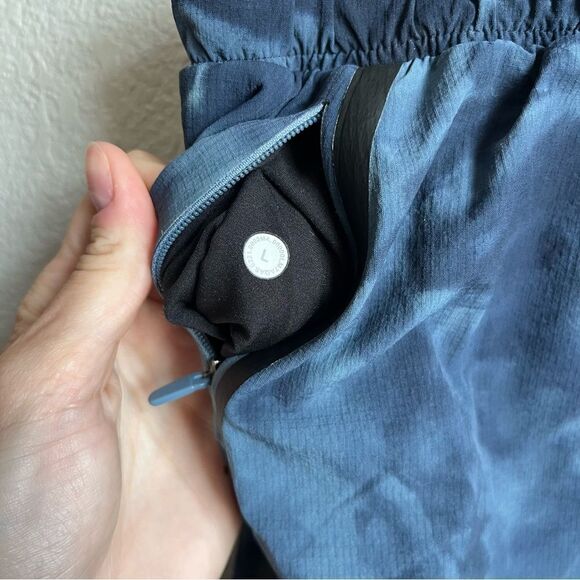 LULULEMON MEN SURGE SHORT
6" LINED BOLD LINES SPRAY - Picture 10 of 10